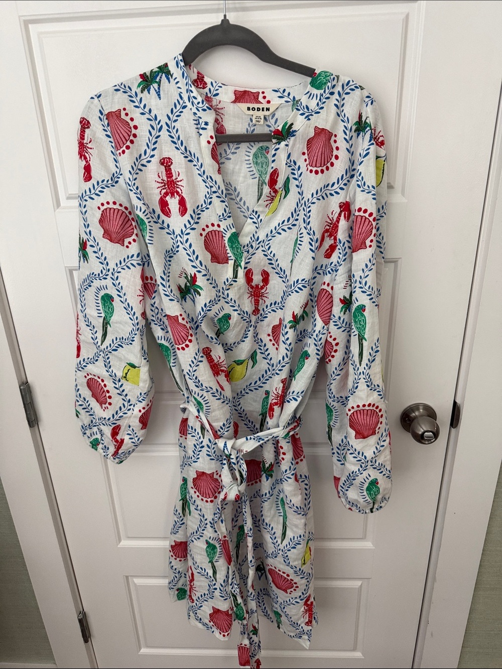 Boden' White Lobster & Seashell Print Robe with Red, Green, Yellow Size 16/18L